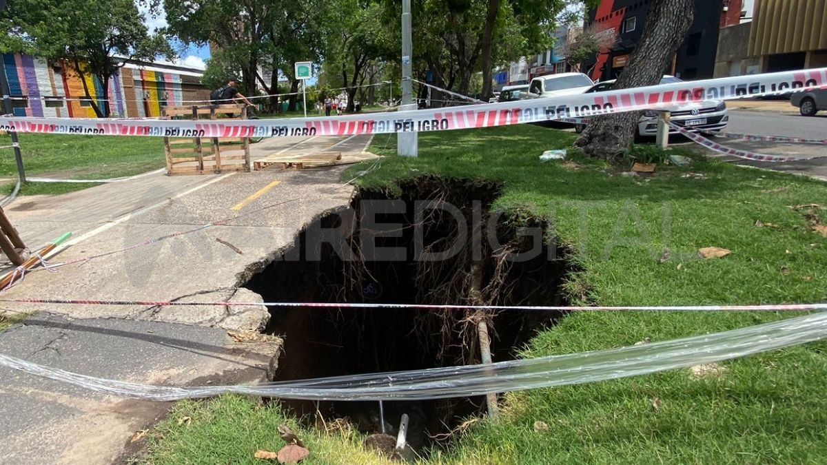El socavón está ubicado en la esquina de Pedro Vittori Mariano Comas.&nbsp;