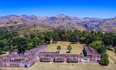 Ruinas del Club Hotel de la Ventana, un antiguo hotel de lujo que operó a principios del siglo XX. Ruinas del Club Hotel de la Ventana, un antiguo hotel de lujo que operó a principios del siglo XX.