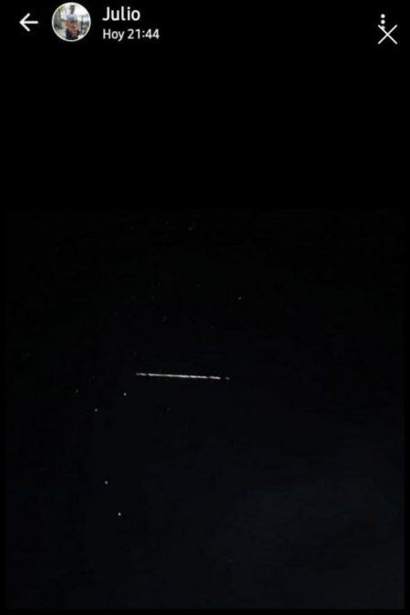 Una corredera de luces en el cielo nocturno de Mendoza tomó por sorpresa a varios que tomaron el hecho de diferentes maneras