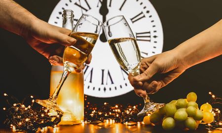 Los tres rituales para hacer en año nuevo y atraer dinero, amor y viajes en el 2025. Los tres rituales para hacer en año nuevo y atraer dinero, amor y viajes en el 2025.