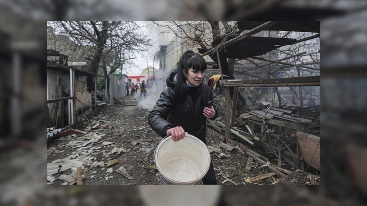 Rusia continúa invadiendo ciudades de Ucrania y esta vez reanuda sus ataques sobre Mariúpol.