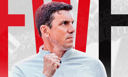 Mauricio Larriera llegó a Rosario para firmar como nuevo técnico de Newells. Mauricio Larriera llegó a Rosario para firmar como nuevo técnico de Newells.