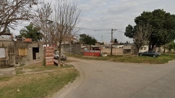 Paseaba el perro por Santa Fe, lo balearon y lucha por su vida en el Hospital Cullen