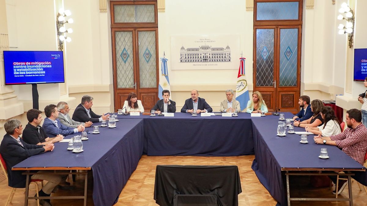 El ministro del Interior y el gobernador firmaron ese miércoles en la capital provincial el convenio de adhesión al Programa Federal de Infraestructura Regional.