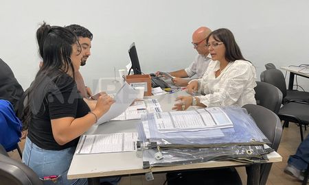 “La idea es terminar el viernes, teniendo en cuenta que hay un balotaje, dijo la secretaria Electoral Nacional en Santa Fe, Magdalena Gutiérrez. “La idea es terminar el viernes, teniendo en cuenta que hay un balotaje, dijo la secretaria Electoral Nacional en Santa Fe, Magdalena Gutiérrez.