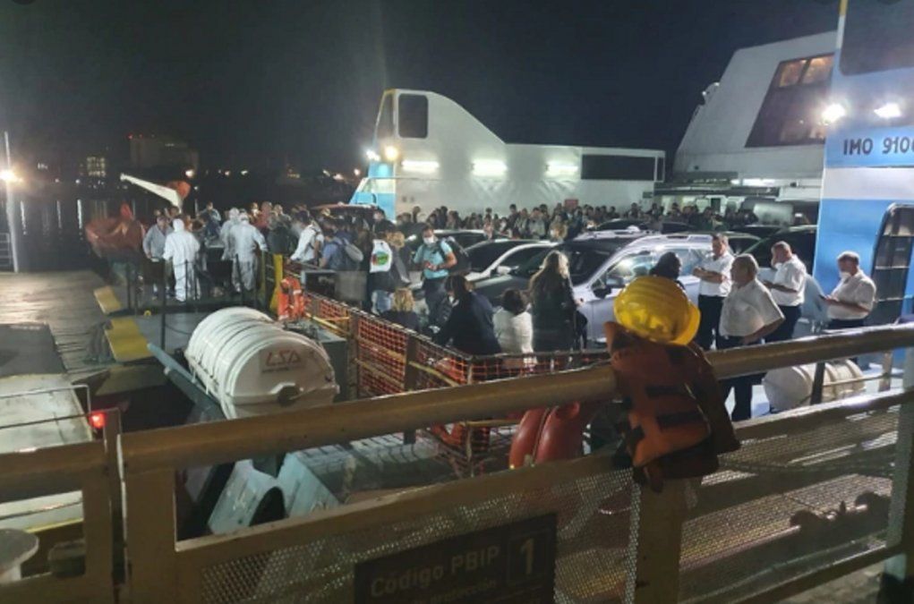 Buquebus: la tibia explicación del padre del joven de 21 años con Coronavirus que expuso a 400 pasajeros