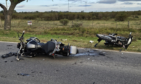 Dos jóvenes sobrevivieron a un accidente fatal en Coronda. Foto: Facebook Coronda Registrado. Dos jóvenes sobrevivieron a un accidente fatal en Coronda. Foto: Facebook Coronda Registrado.
