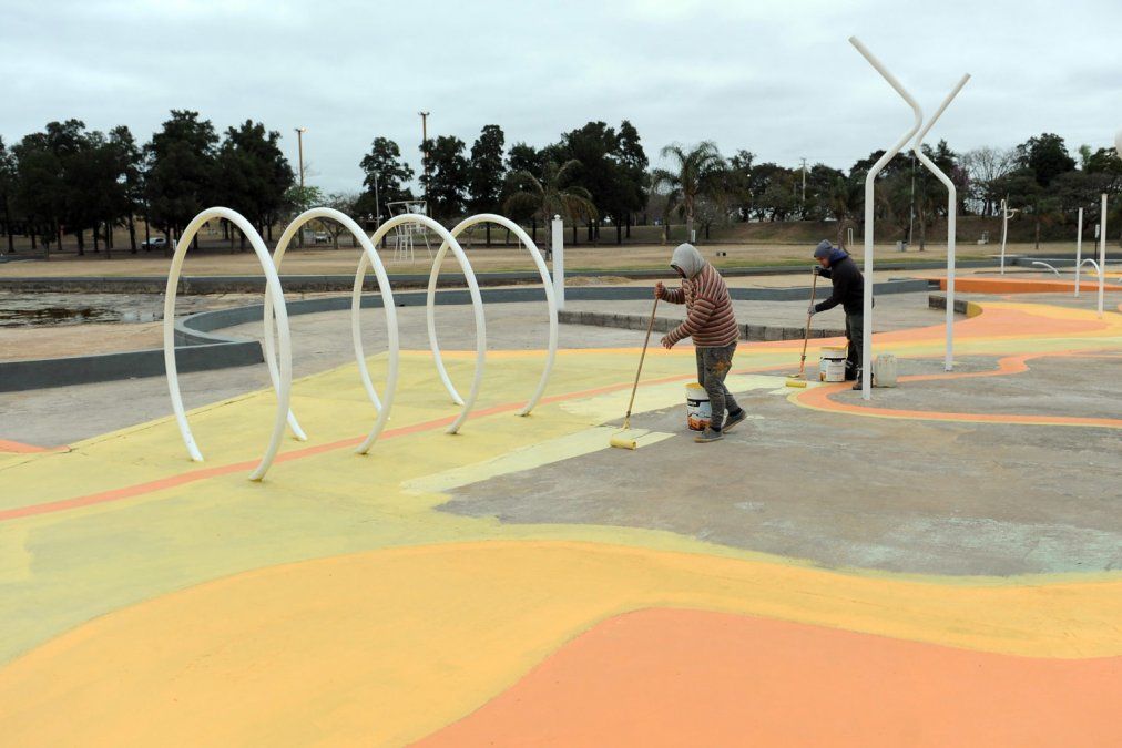 También se acondicióno la plaza húmeda del Parque del Sur. También se acondicióno la plaza húmeda del Parque del Sur.