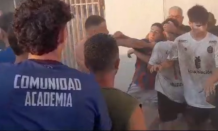 Incidentes en Liga Santafesina tras el partido que jugaron Vecinal Gálvez y Academia Cabrera. Incidentes en Liga Santafesina tras el partido que jugaron Vecinal Gálvez y Academia Cabrera.