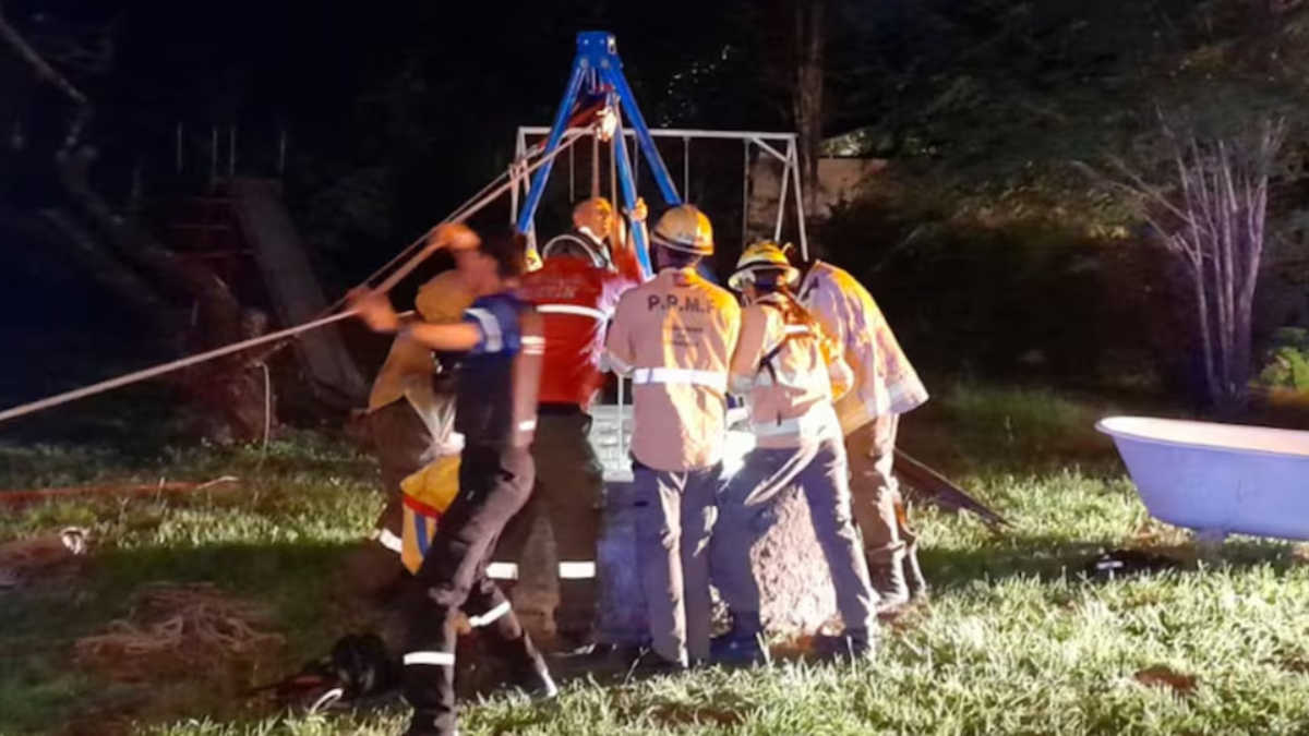 La niña, de cuatro años, había caído al pozo mientras jugaba en una casa en Cosquín.