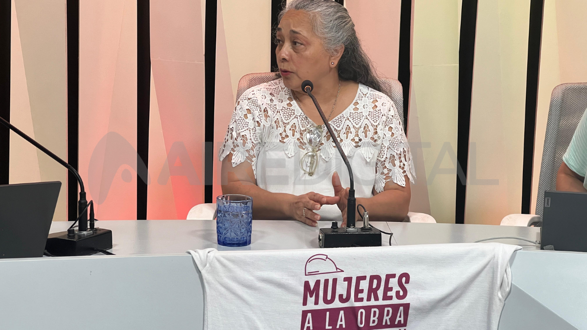 Karina Valenzuela es maestra mayor de obra, albañil e integrante de la ONG Mujeres a la Obra. Karina Valenzuela es maestra mayor de obra, albañil e integrante de la ONG Mujeres a la Obra.