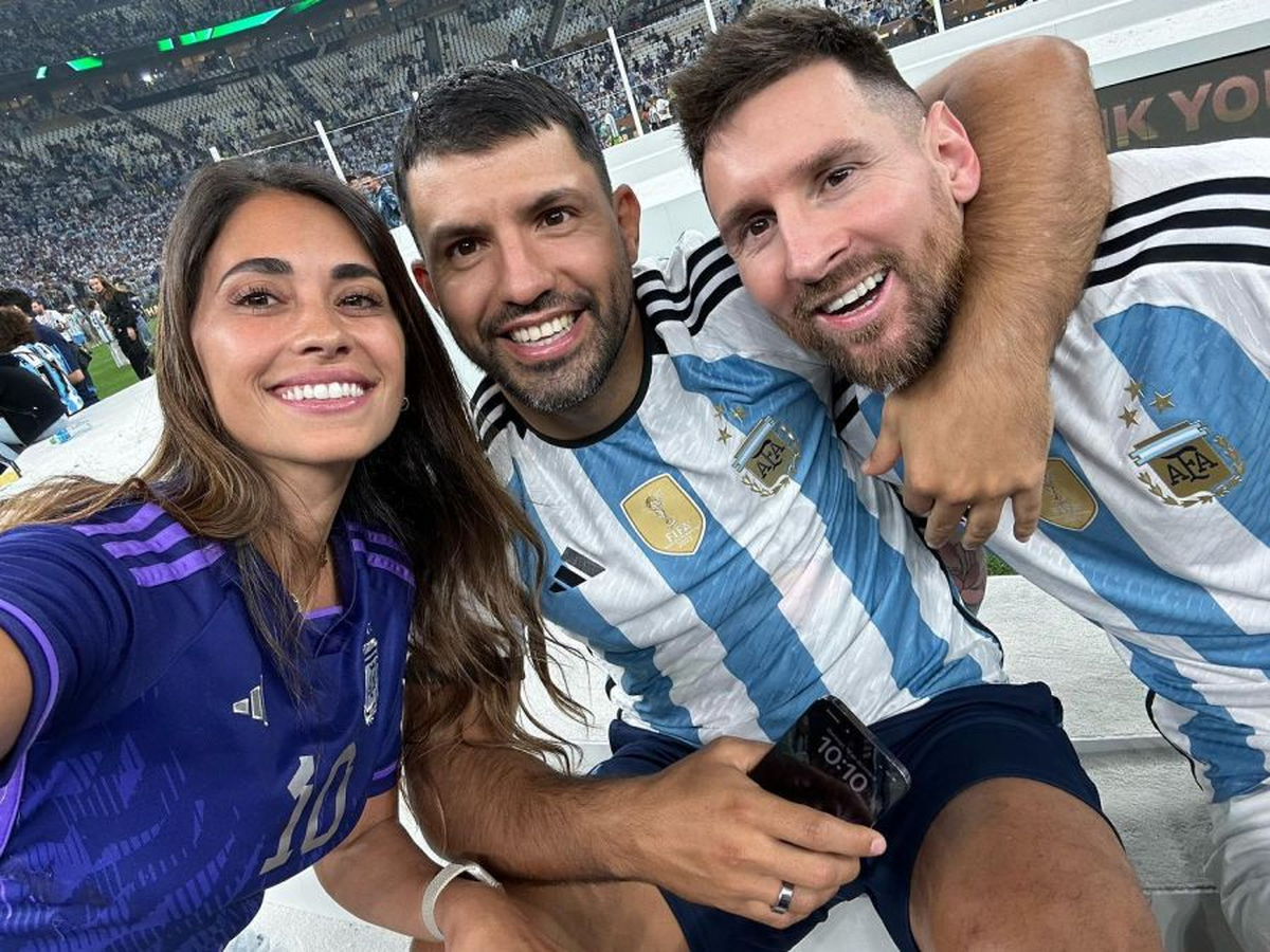 Antonela Roccuzzo, Lionel Messi y Sergio “Kun” Agüero. (Foto extraída de Instagram)