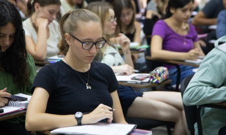Pese a las dificultades, Santa Fe se sigue consolidando como un polo educativo universitario de excelencia. Pese a las dificultades, Santa Fe se sigue consolidando como un polo educativo universitario de excelencia.