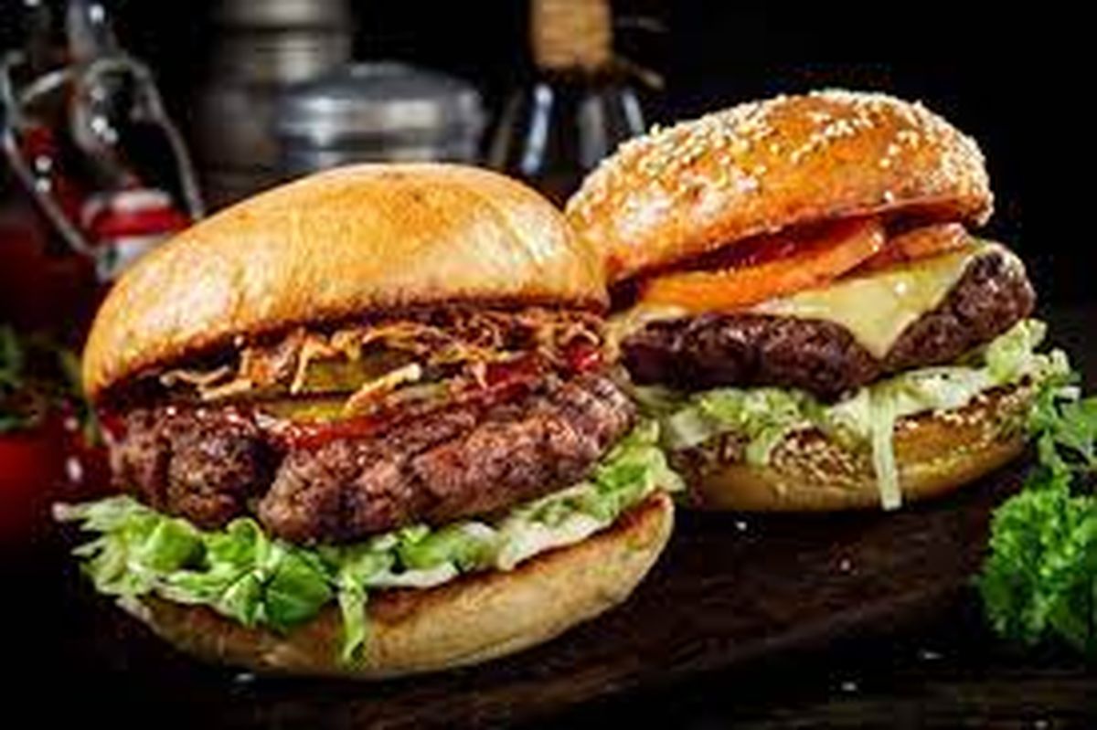 La hamburguesa casera es un plato rápido y rico para preparar en casa.