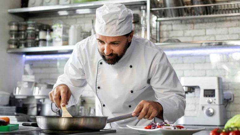 Cuánto gana un cocinero en febrero de 2026: valores por hora y por mes