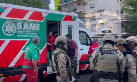 El operativo finalizó tiempo después cuando el hombre se autolesionó con un vidrio. El operativo finalizó tiempo después cuando el hombre se autolesionó con un vidrio.