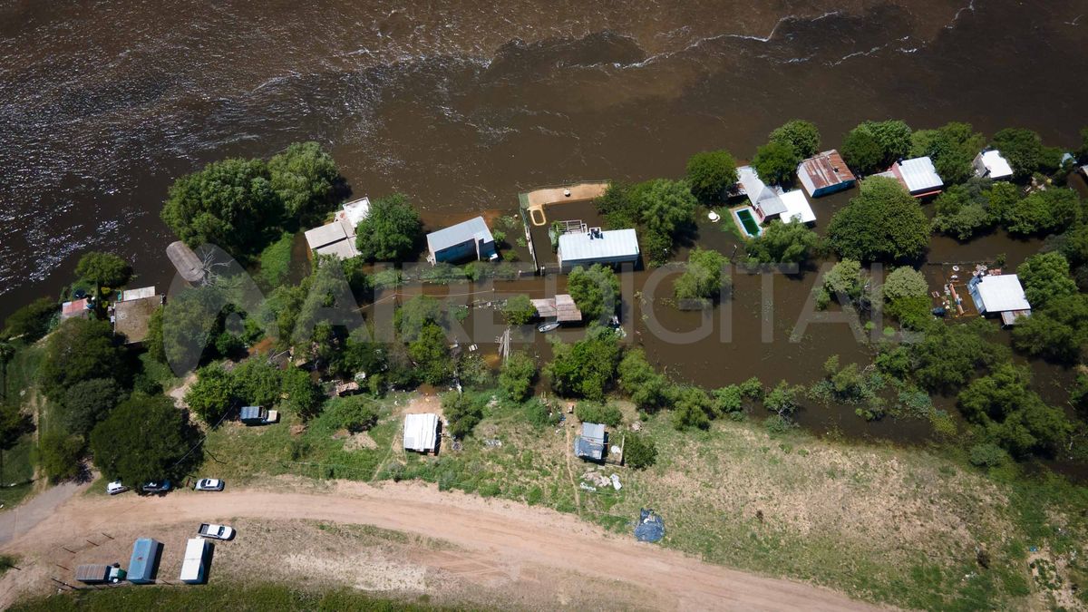 Vista aérea de la zona de la toma de agua en Colastiné.