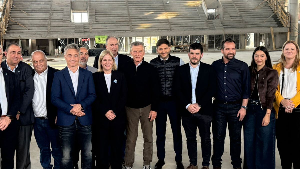 La actividad se desarrolló en el predio ubicado en Raúl Tacca y Cristóbal Colón, donde avanza la construcción del Estadio Multipropósito que formará parte de la infraestructura destinada a los Juegos Suramericanos 2026. La actividad se desarrolló en el predio ubicado en Raúl Tacca y Cristóbal Colón, donde avanza la construcción del Estadio Multipropósito que formará parte de la infraestructura destinada a los Juegos Suramericanos 2026.