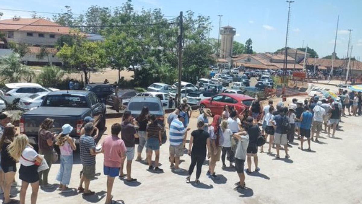 Los argentinos colapsan el paso fronterizo a Brasil y hay más de cuatro horas de demora