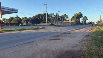 Recreo: un motociclista protagonizó un fuerte accidente tras chocar a un peatón en la ruta 11
