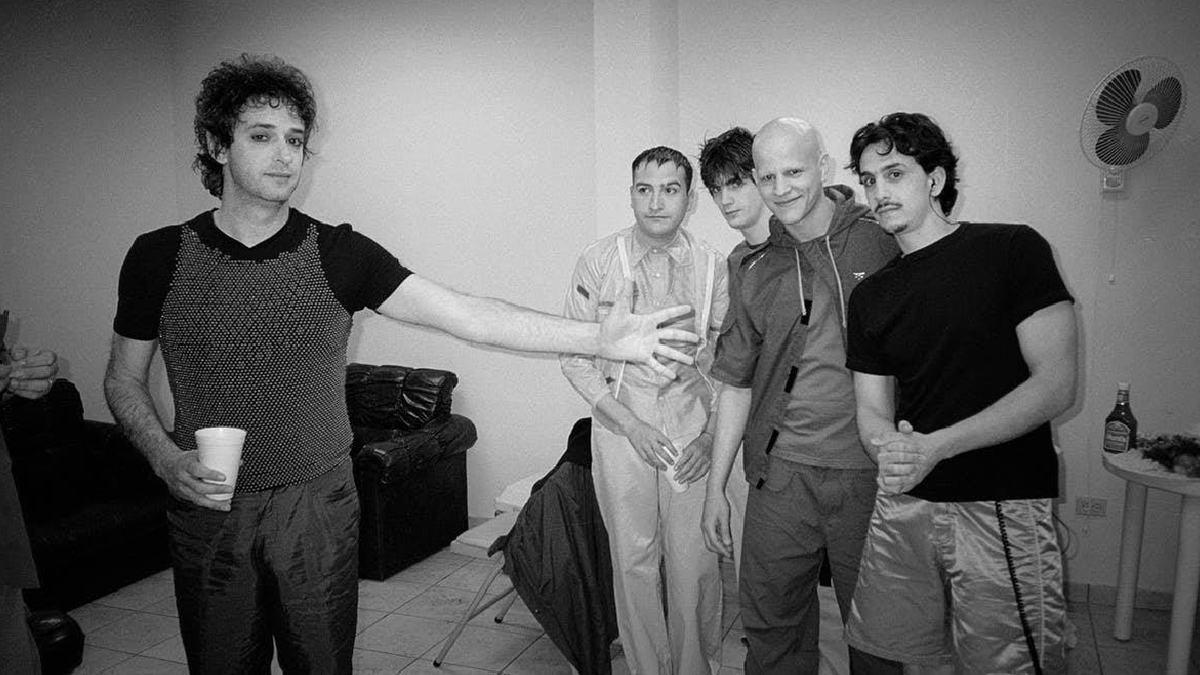 Backstage de un show en Caracas, Venezuela, con Leo García, Fernando Nalé, Flavio Etcheto y Martín Carrizo, la banda que lo acompañó en la gira a Gustavo Cerati. 