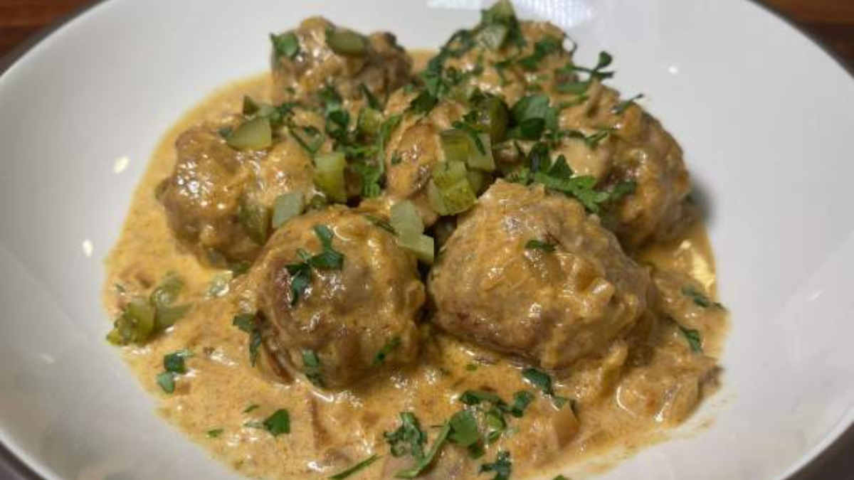 Cómo cocinar albóndigas Stroganoff: el paso a paso Cómo cocinar albóndigas Stroganoff: el paso a paso 