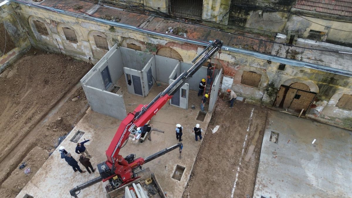 La obra en desarrollo dentro de la cárcel de Coronda significa una inversión de 4.800 millones de pesos por parte de la Provincia. La obra en desarrollo dentro de la cárcel de Coronda significa una inversión de 4.800 millones de pesos por parte de la Provincia.