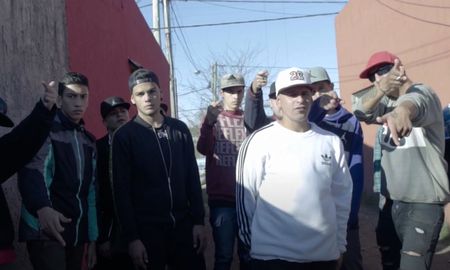 Captura del videoclip de la canción Real Nigga de Thh Clika. Captura del videoclip de la canción Real Nigga de Thh Clika.