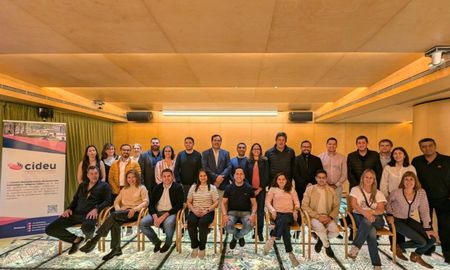 El intendente de Funes, Roly Santacroce, participó en Barcelona, España, de un encuentro internacional de alcaldes y líderes gubernamentales. El intendente de Funes, Roly Santacroce, participó en Barcelona, España, de un encuentro internacional de alcaldes y líderes gubernamentales.