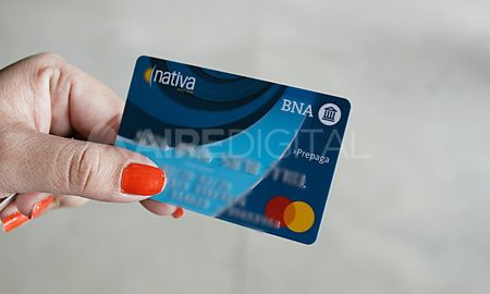 En Santa Fe son 109.553 los plásticos otorgados, lo que beneficia a aproximadamente 200 mil niños, mientras que el monto de fondos que ingresaron a la economía santafesina a través de las Tarjetas desde el inicio del reparto es de 1.796 millones de pesos. En Santa Fe son 109.553 los plásticos otorgados, lo que beneficia a aproximadamente 200 mil niños, mientras que el monto de fondos que ingresaron a la economía santafesina a través de las Tarjetas desde el inicio del reparto es de 1.796 millones de pesos.