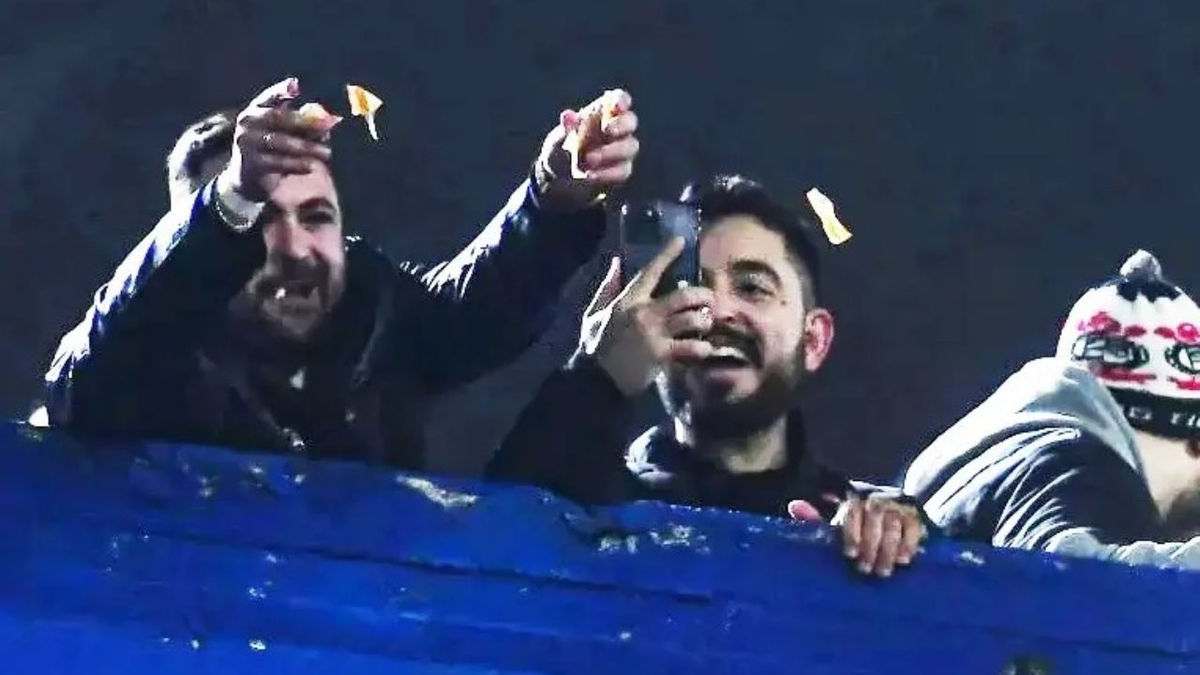 Habrá sanción para los hinchas de clubes extranjeros que destruyan billetes de la moneda argentina en estadios.