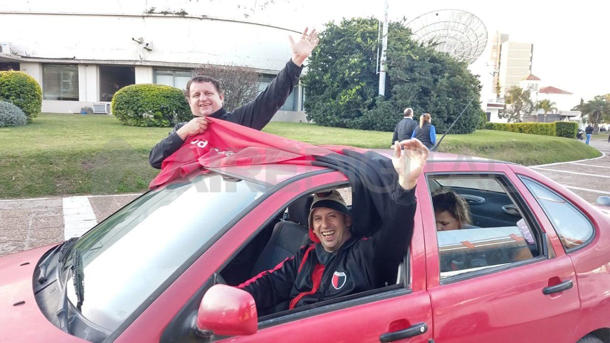 La caravana pasó por la Costanera.