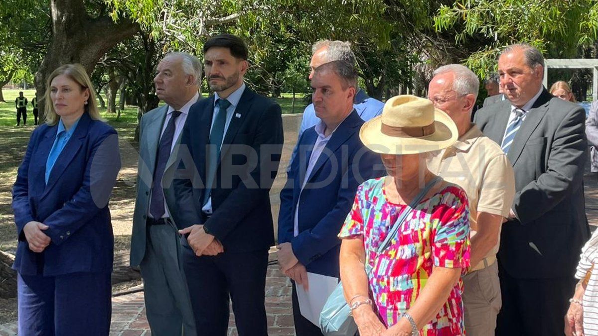 El acto por los 451 años de la fundación de Santa Fe estuvo encabezado por el gobernador Maximiliano Pullaro. También participó la vicegobernadora