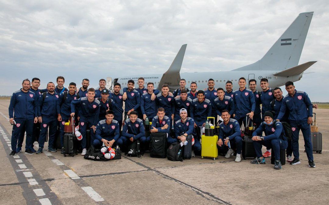 La delegación del Club Atlético Unión partió rumbo a Colombia para enfrentar a Junior de Barranquilla por la Conmebol Sudamericana.