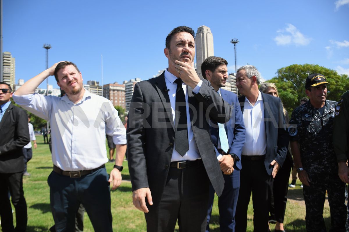 Petri y Pullaro dieron inicio al apoyo del Ejército a las fuerzas federales en Rosario Petri y Pullaro dieron inicio al apoyo del Ejército a las fuerzas federales en Rosario