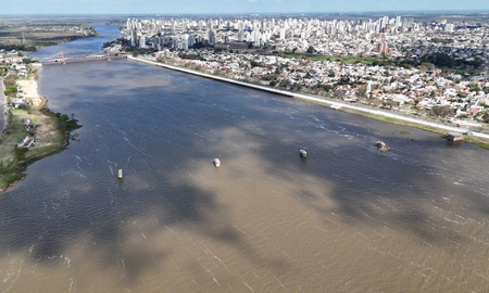 Mientras Corrientes permite anticipar el escenario más desfavorable de la crecida, Reconquista ayuda a estimar con mayor precisión cuándo podría llegar el agua a Santa Fe.
