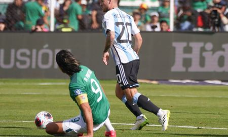 La Selección Argentina derrotó 3-0 a Bolivia por la segunda fecha de las Eliminatorias Sudamericanas. La Selección Argentina derrotó 3-0 a Bolivia por la segunda fecha de las Eliminatorias Sudamericanas.