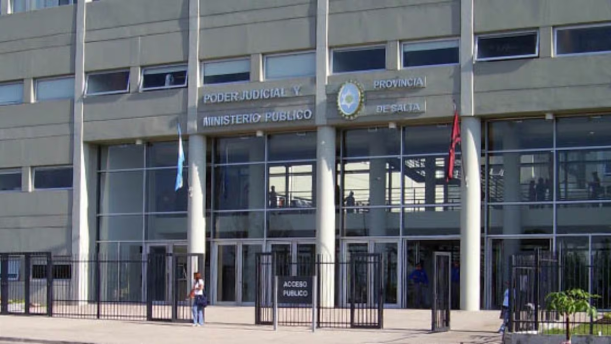 El agente permanece detenido y fue imputado. El agente permanece detenido y fue imputado.