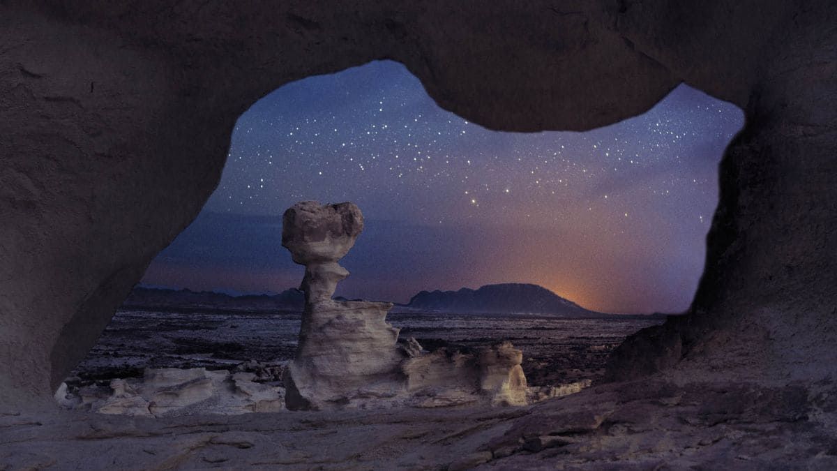 Dentro del Valle de la Luna se encuentra diferentes formaciones emblemáticas, entre ellos se encuentra: El Hongo y el Submarino. Dentro del Valle de la Luna se encuentra diferentes formaciones emblemáticas, entre ellos se encuentra: El Hongo y el Submarino.