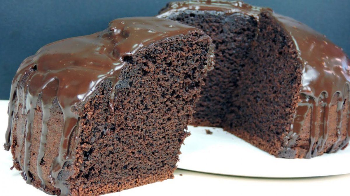 Cómo elaborar un bizcocho húmedo de chocolate