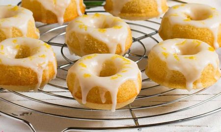 Ricas donas de limón con glasé.&nbsp;