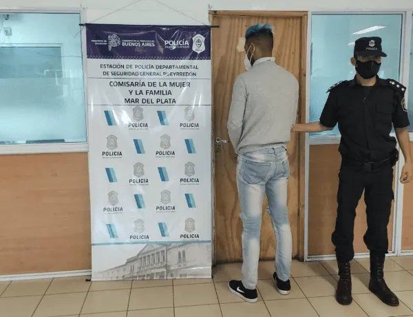  Lucas Bastida se presentó en la sede policial junto a su abogado y terminó detenido. 