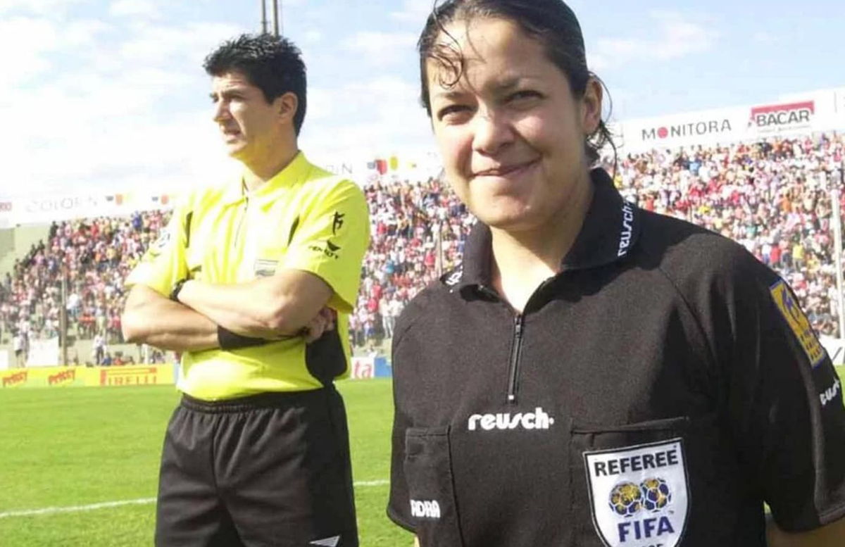 Florencia Raquel Romano, la primera mujer en dirigir un partido de fútbol profesional masculino en la Argentina