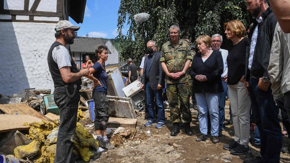 Angela Merkel viajó este domingo a zonas afectadas por las inundaciones en el oeste de su país y calificó de surrealista y fantasmal la devastación que dejó al menos 191 muertos en Alemania y Bélgica.