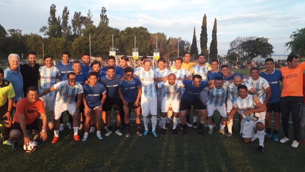 El Polaco Bastía le puso fin a su carrera rodeado de amigos