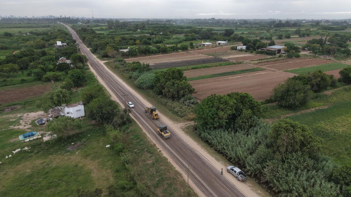 La iniciativa, que cuenta con preferencia para una sesión de la Cámara de Senadores, busca institucionalizar mediante una ley provincial un programa orientado a fortalecer la infraestructura productiva en el ámbito rural, priorizando el mejorado, mantenimiento y planificación de los caminos rurales en todo el territorio santafesino. La iniciativa, que cuenta con preferencia para una sesión de la Cámara de Senadores, busca institucionalizar mediante una ley provincial un programa orientado a fortalecer la infraestructura productiva en el ámbito rural, priorizando el mejorado, mantenimiento y planificación de los caminos rurales en todo el territorio santafesino.
