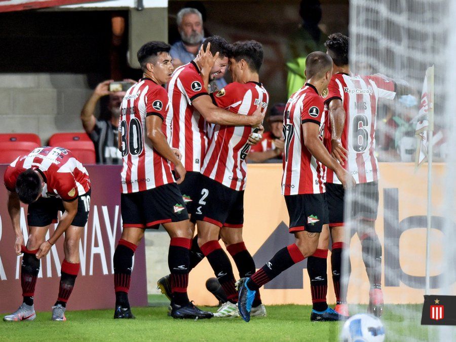 Estudiantes de La Plata derrotó 1-0 a Everton y avanzó a la fase de grupos de la Copa Conmebol Libertadores.
