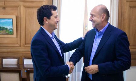 Eduardo Wado de Pedro y Omar Perotti. Eduardo Wado de Pedro y Omar Perotti.
