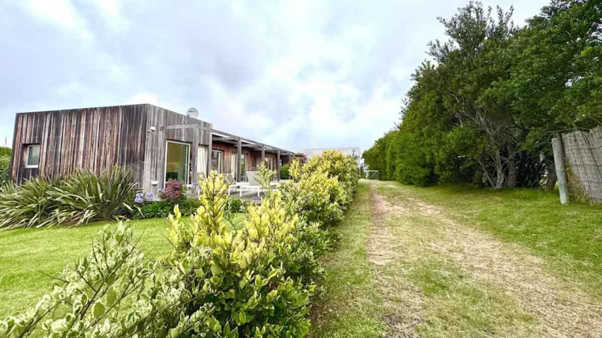 La casa de Jorge Lanata en José Ignacio está cerca del mar. La casa de Jorge Lanata en José Ignacio está cerca del mar.