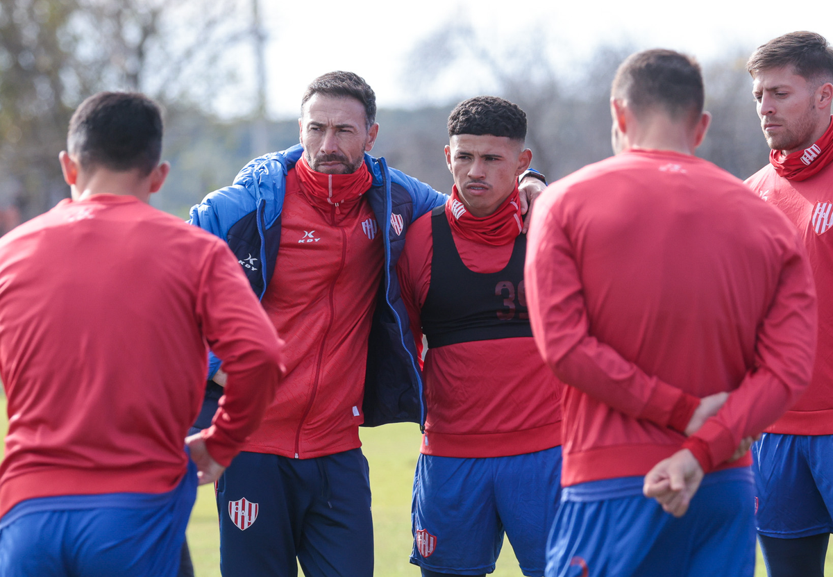 Imanol Machuca junto a Cristian González en los primeros entrenamientos del Kily en el Tatengue. Foto prensa Unión.